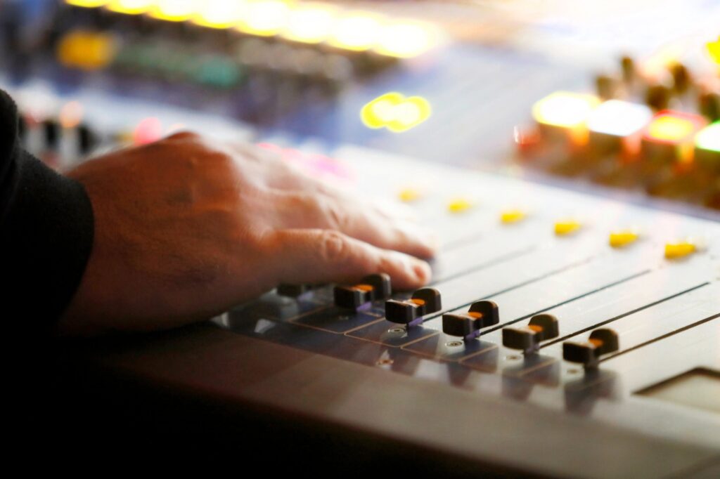 mixing console for audio signals